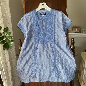Vintage Johnny was workshop top women’s size medium blue embroidered peasant